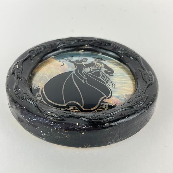 Vintage Silhouette Flamenco Dancers in 5" Chalk Frame with Convex Glass - Picture 3 of 6